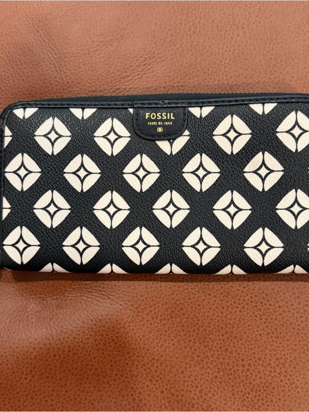 Fossil wristlet wallet featuring a black and white geometric diamond pattern
